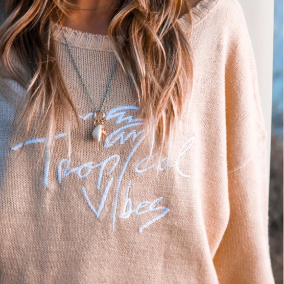 NWT Goldfish Kiss Oversized Sweater - Picture 3 of 11